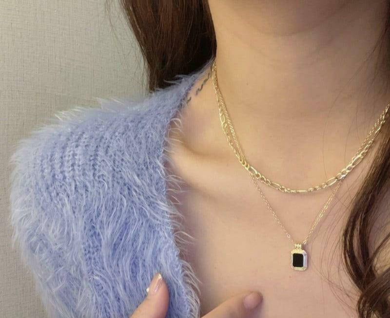 18K Gold Plated Layered Chain Necklace with Onyx Black Pendant (18")